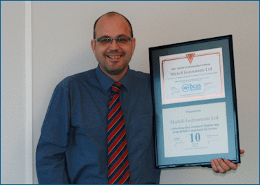 Nick Malby accepts British Compressed Air Society award for Michell